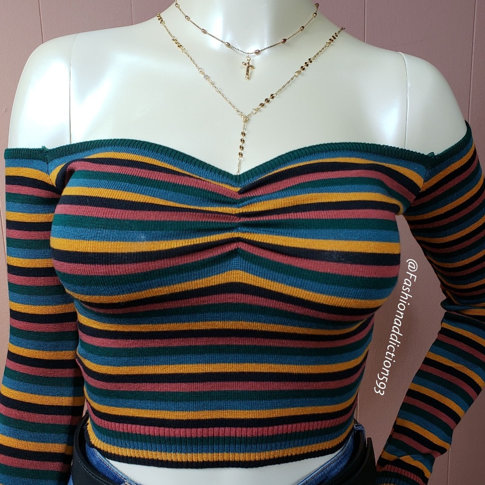Stripped off-the-shoulder Crop top Long sleeves